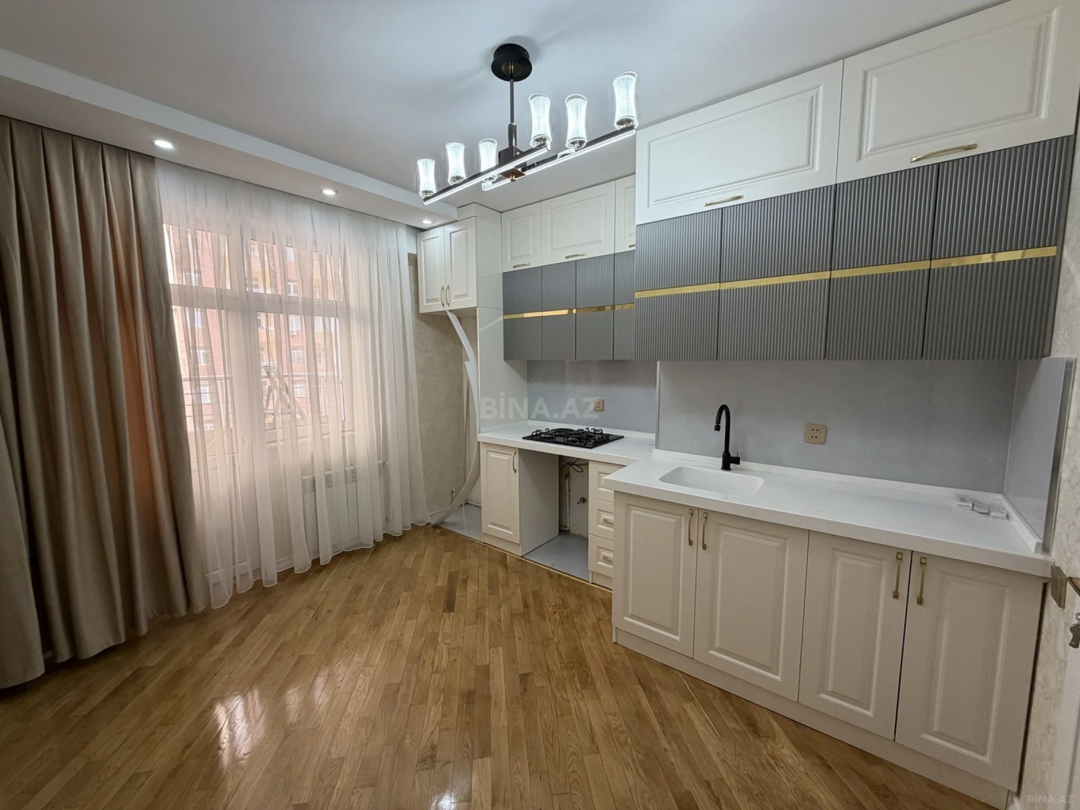 Satılır 3 otaqlı mənzil 110 m²