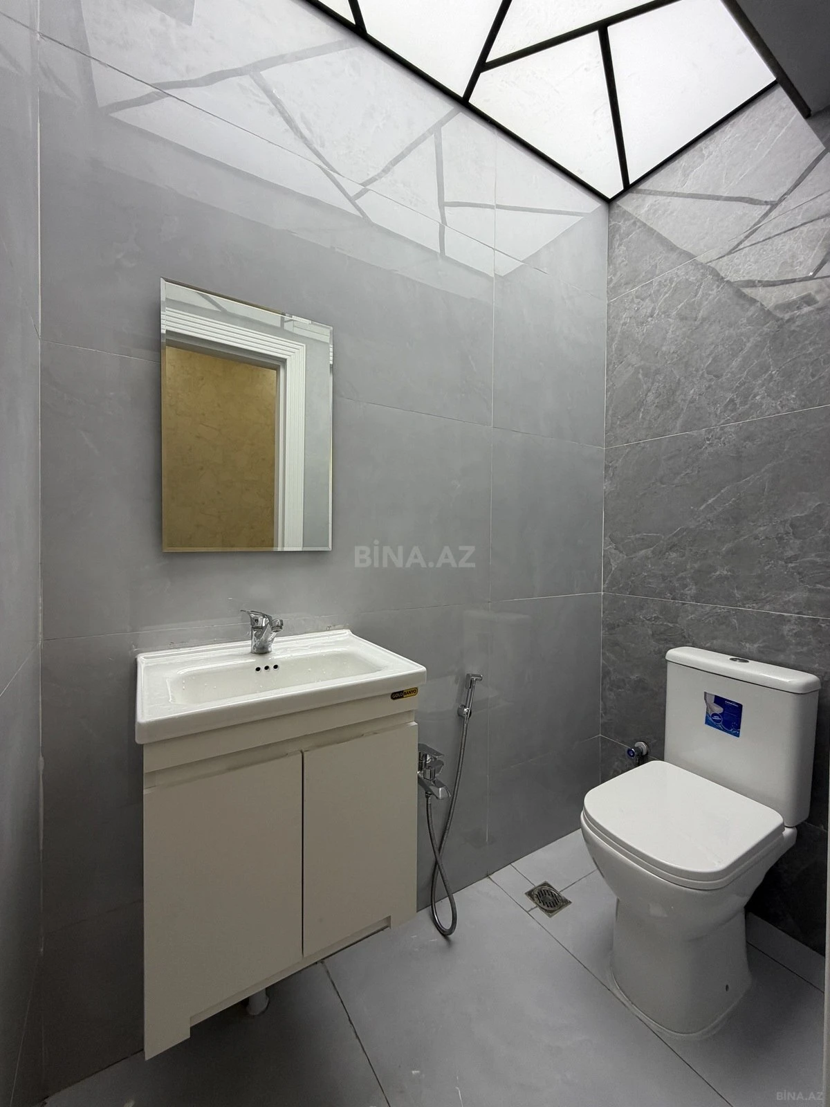 Satılır 3 otaqlı mənzil 110 m²