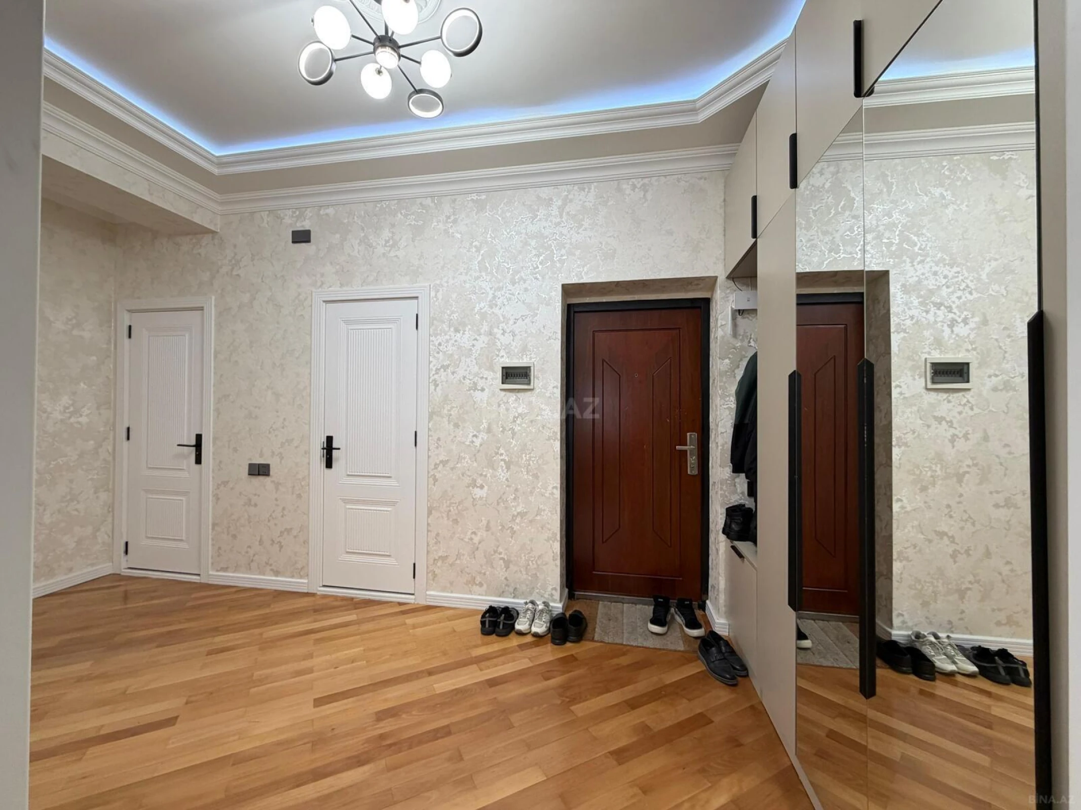 Satılır 3 otaqlı mənzil 103 m²