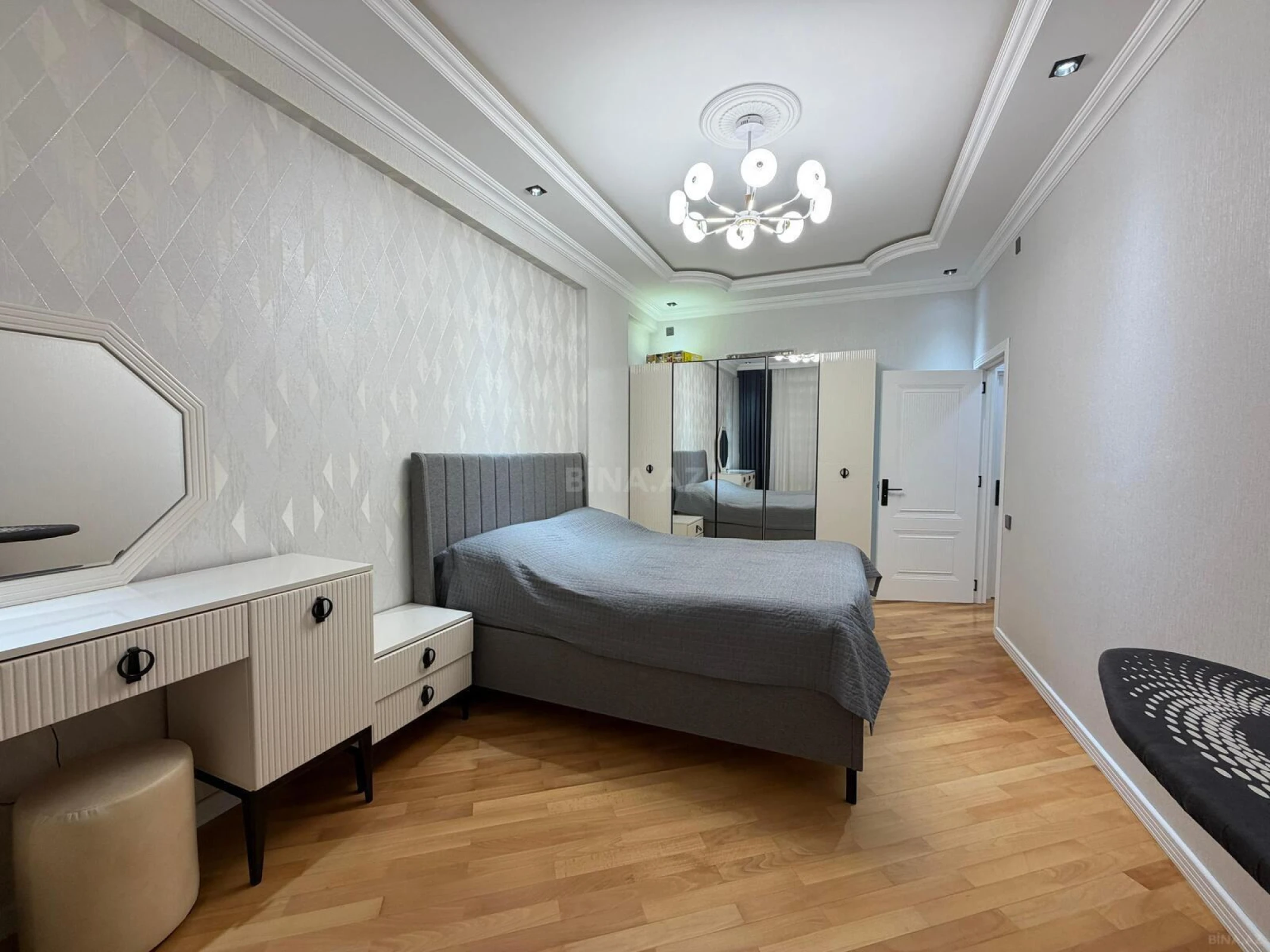 Satılır 3 otaqlı mənzil 103 m²