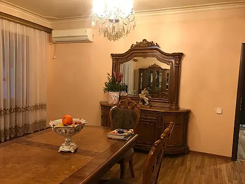 Kirayə verilir 5 otaqlı mənzil 110 m²