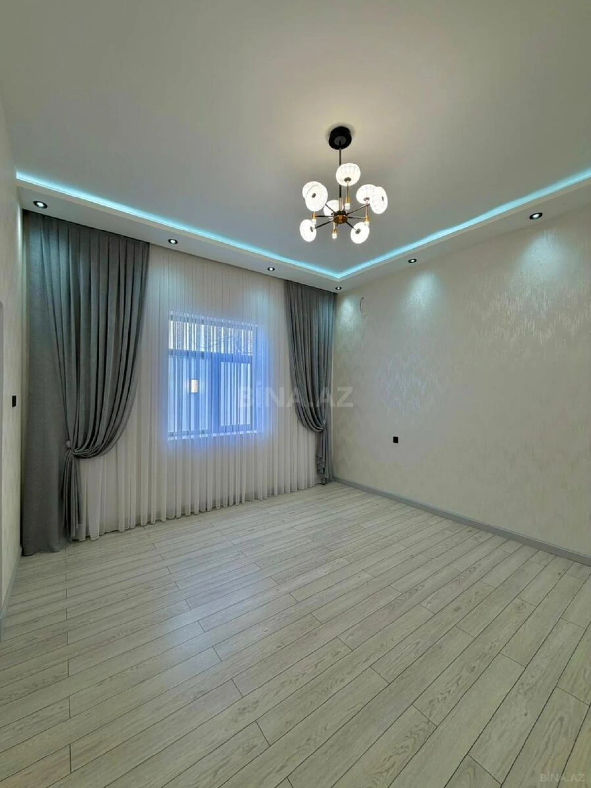 Satılır 4 otaqlı həyət evi 180 m²