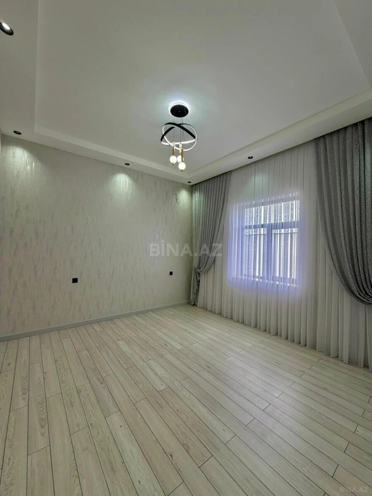 Satılır 4 otaqlı həyət evi 180 m²