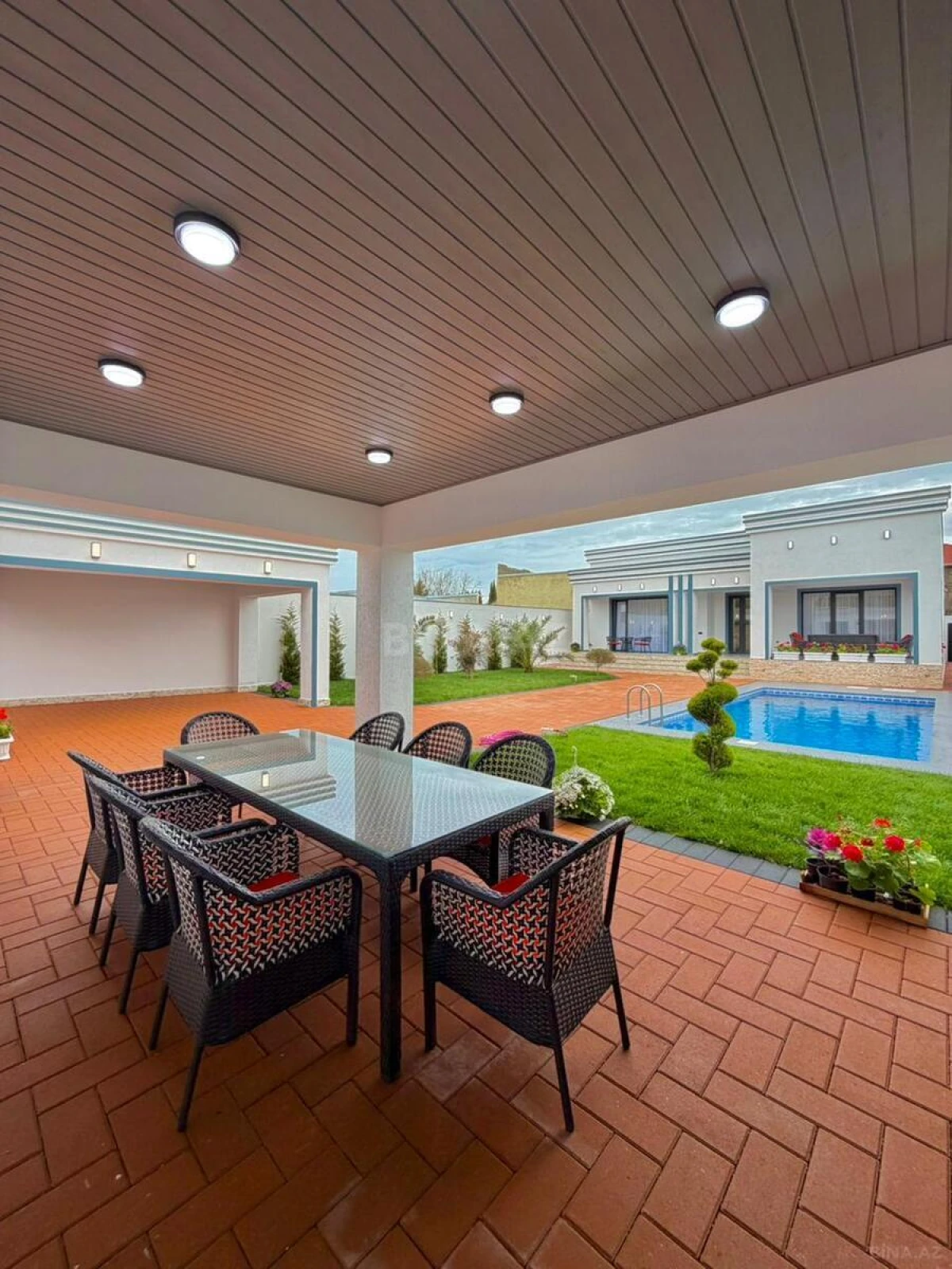 Satılır 4 otaqlı həyət evi 180 m²