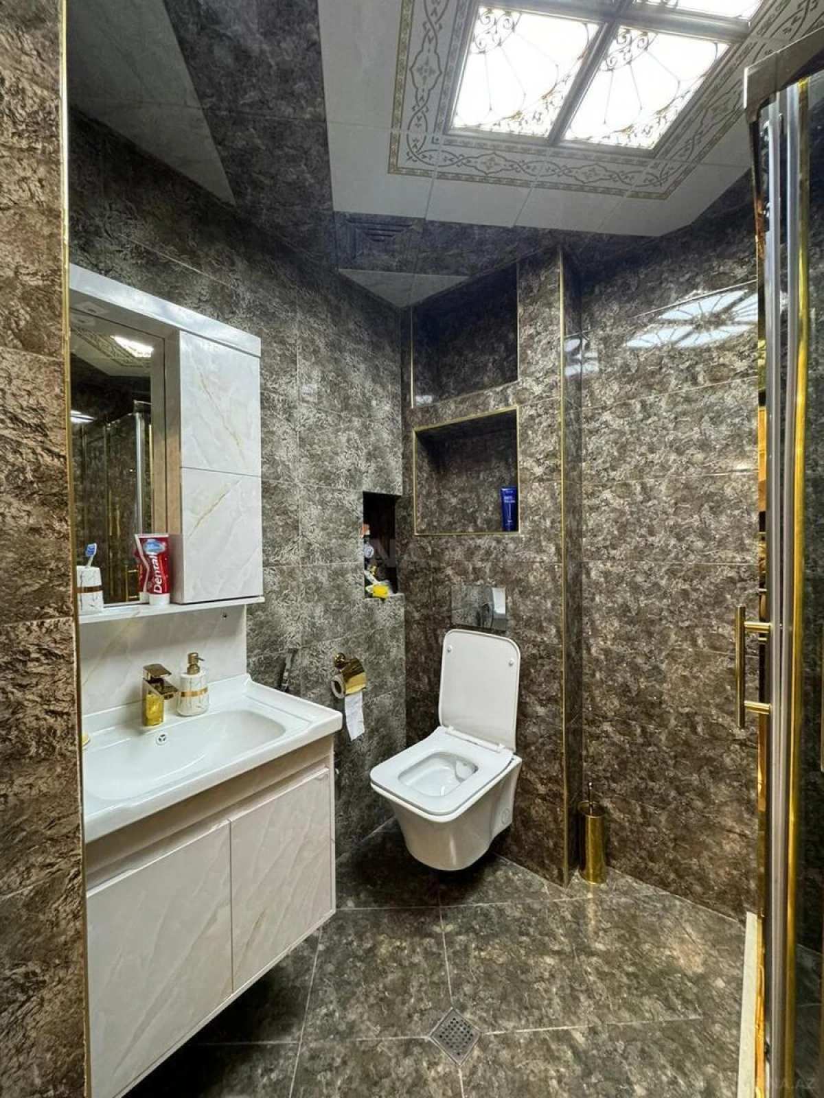 Kirayə verilir 3 otaqlı mənzil 150 m²