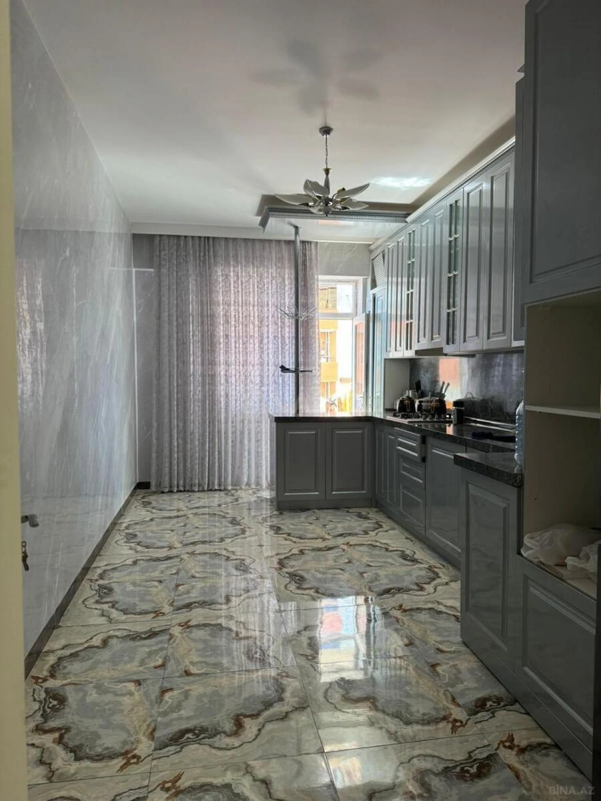 Kirayə verilir 3 otaqlı mənzil 150 m²