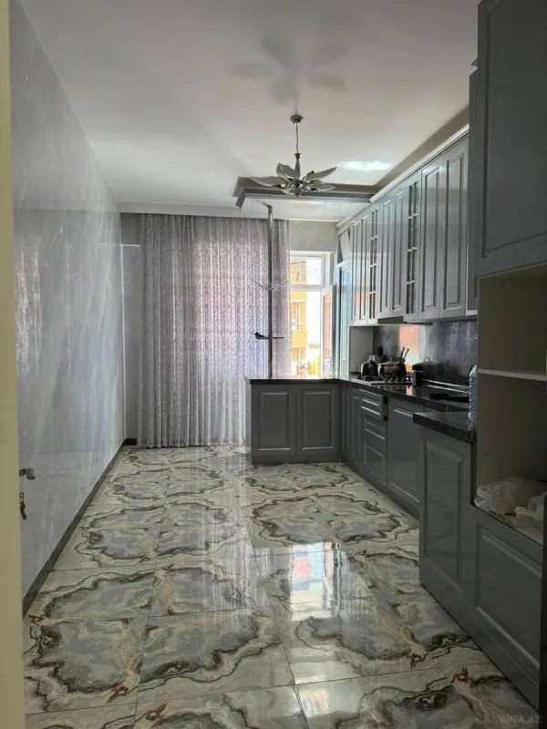 Kirayə verilir 3 otaqlı mənzil 150 m²