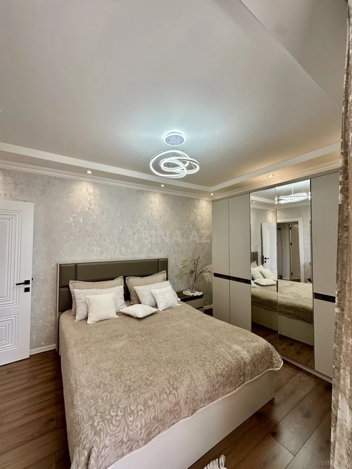 Satılır 2 otaqlı mənzil 61 m²