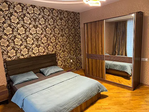 Kirayə verilir 2 otaqlı mənzil 70 m²