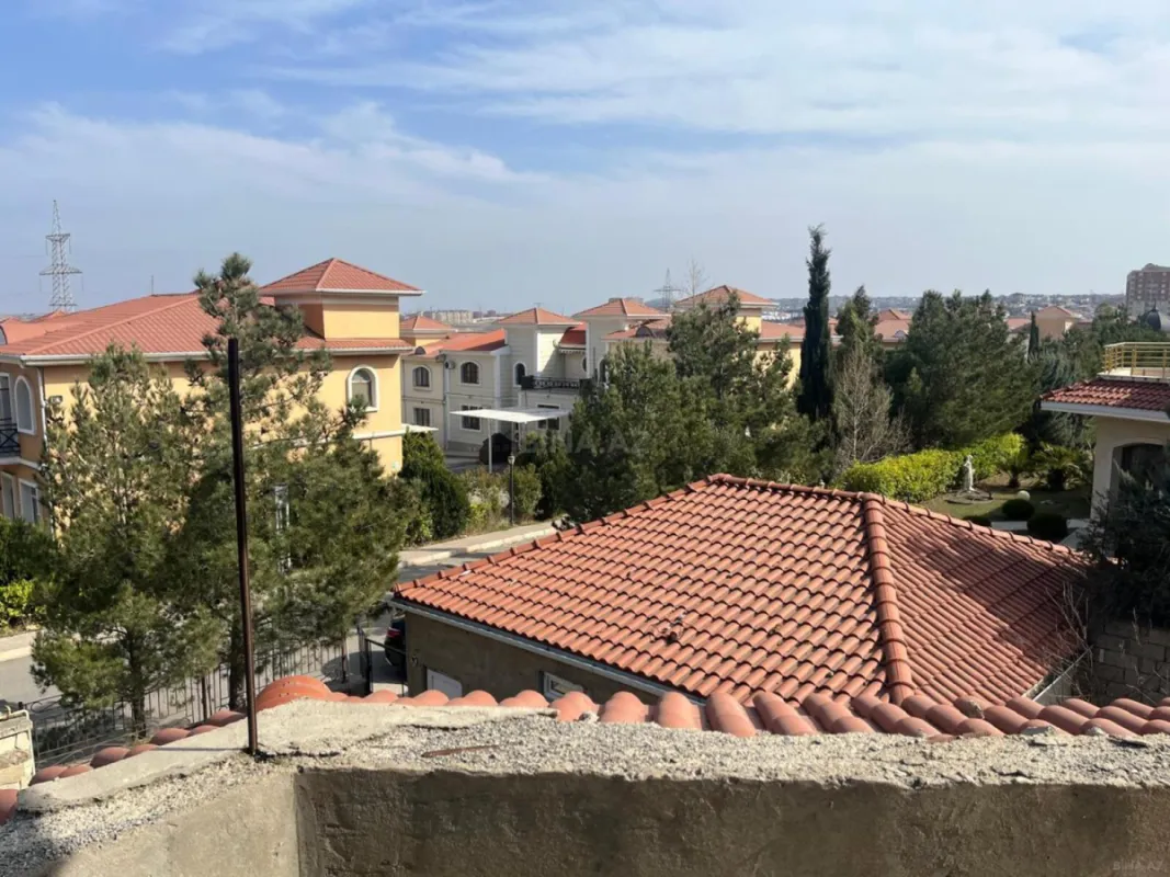 Satılır 7 otaqlı həyət evi 460 m²