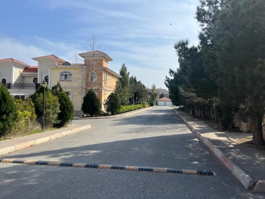 Satılır 7 otaqlı həyət evi 460 m²