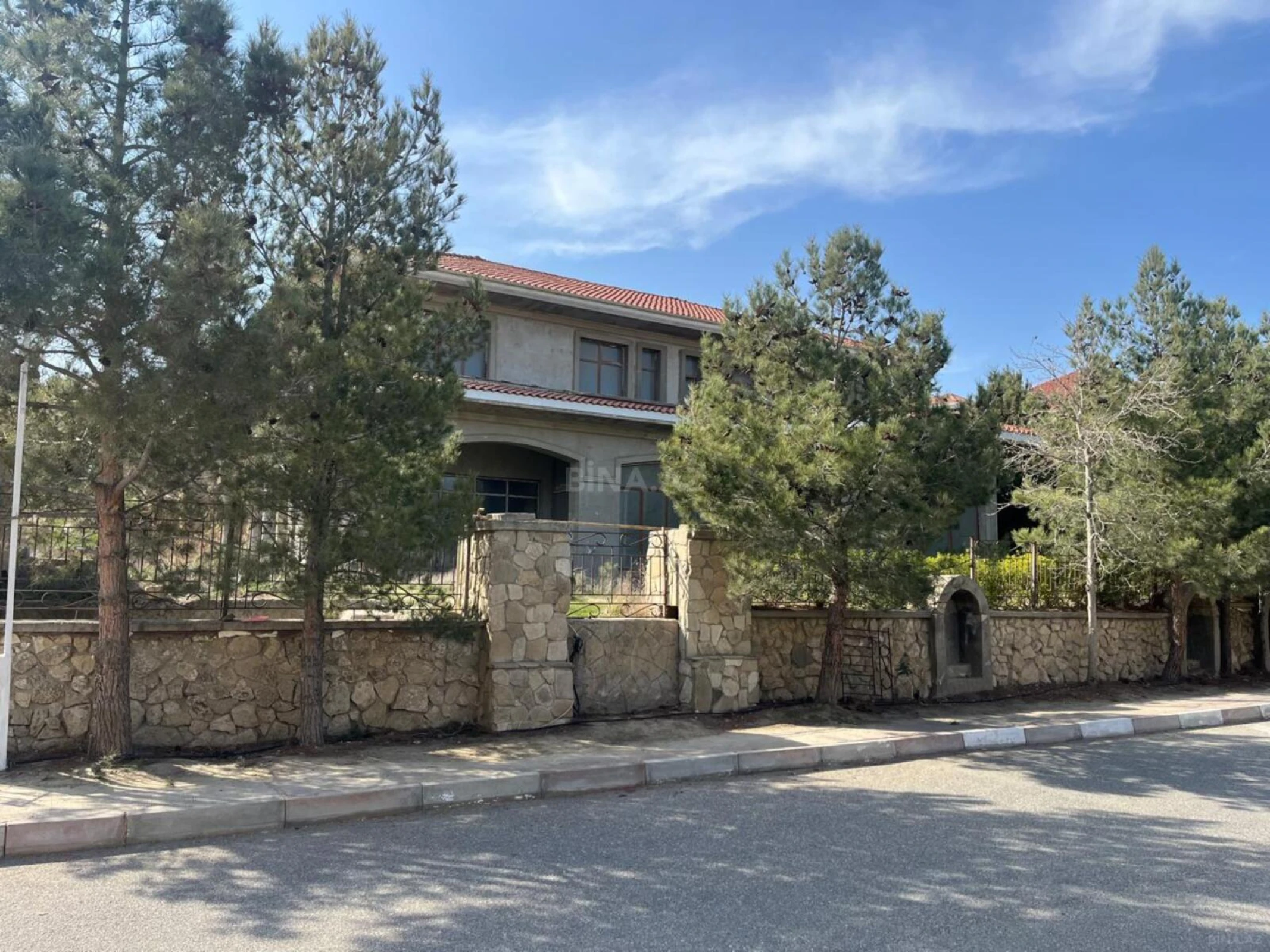Satılır 7 otaqlı həyət evi 460 m²