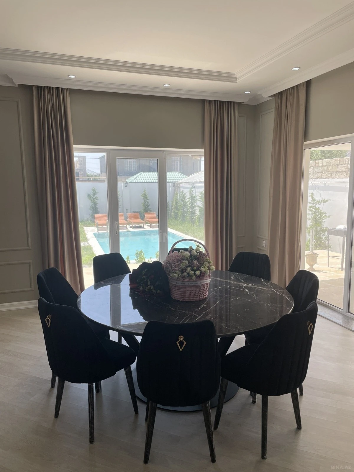 Kirayə verilir 6 otaqlı həyət evi 300 m²