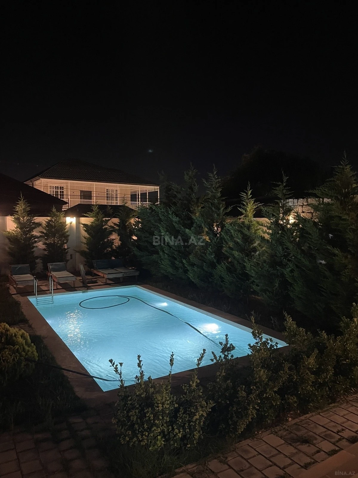 Kirayə verilir 6 otaqlı həyət evi 300 m²