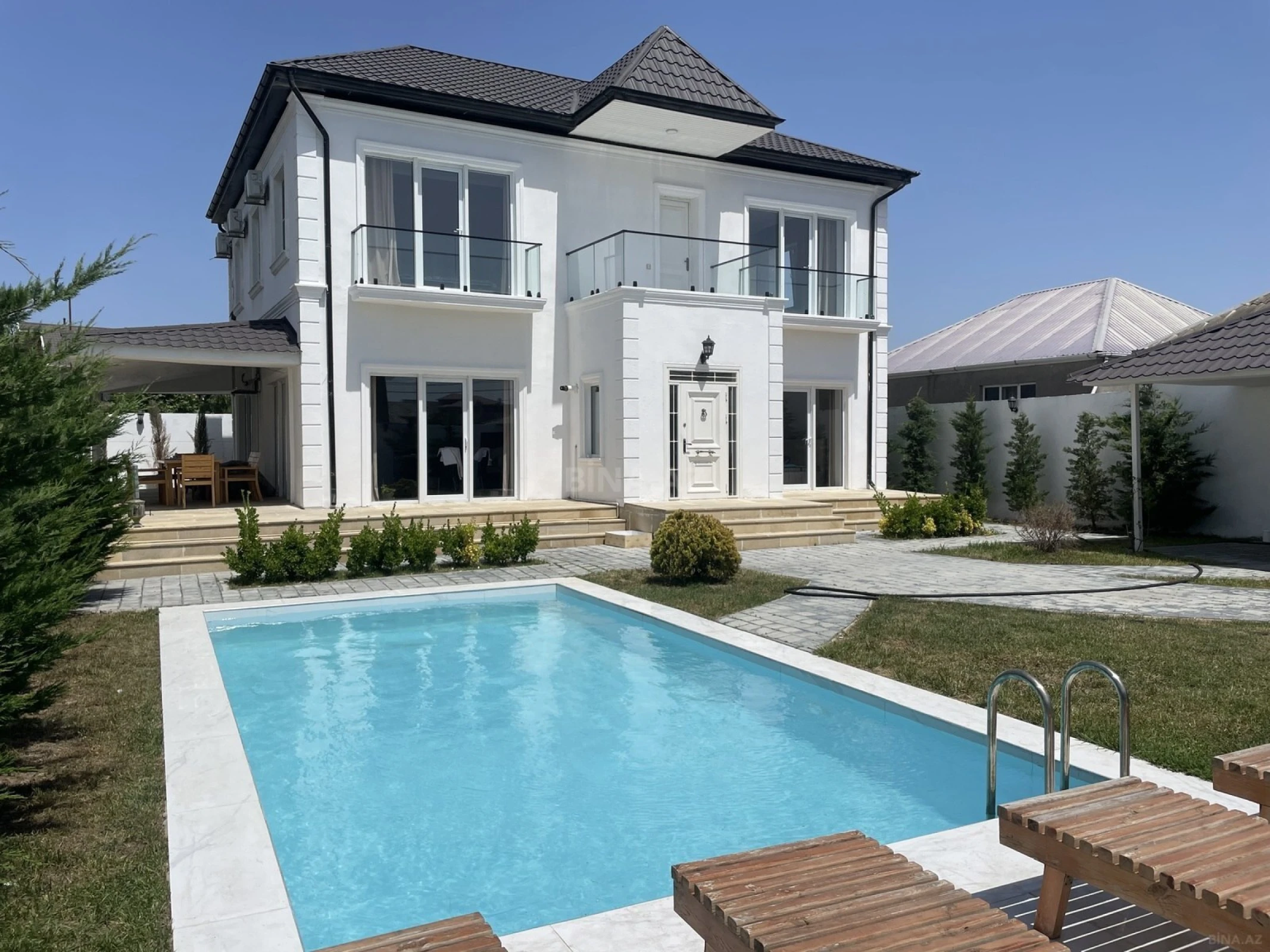 Kirayə verilir 6 otaqlı həyət evi 300 m²