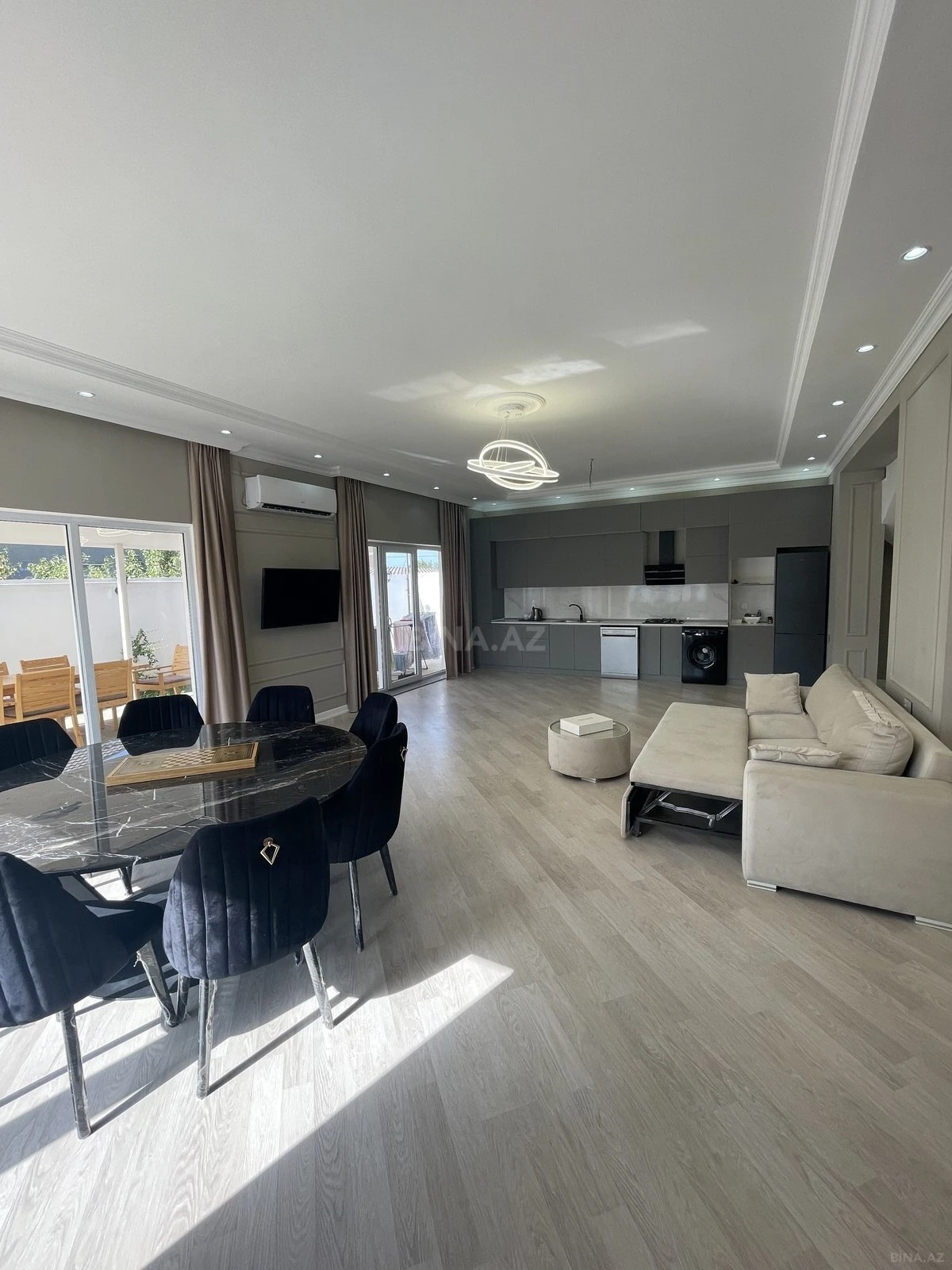 Kirayə verilir 6 otaqlı həyət evi 300 m²