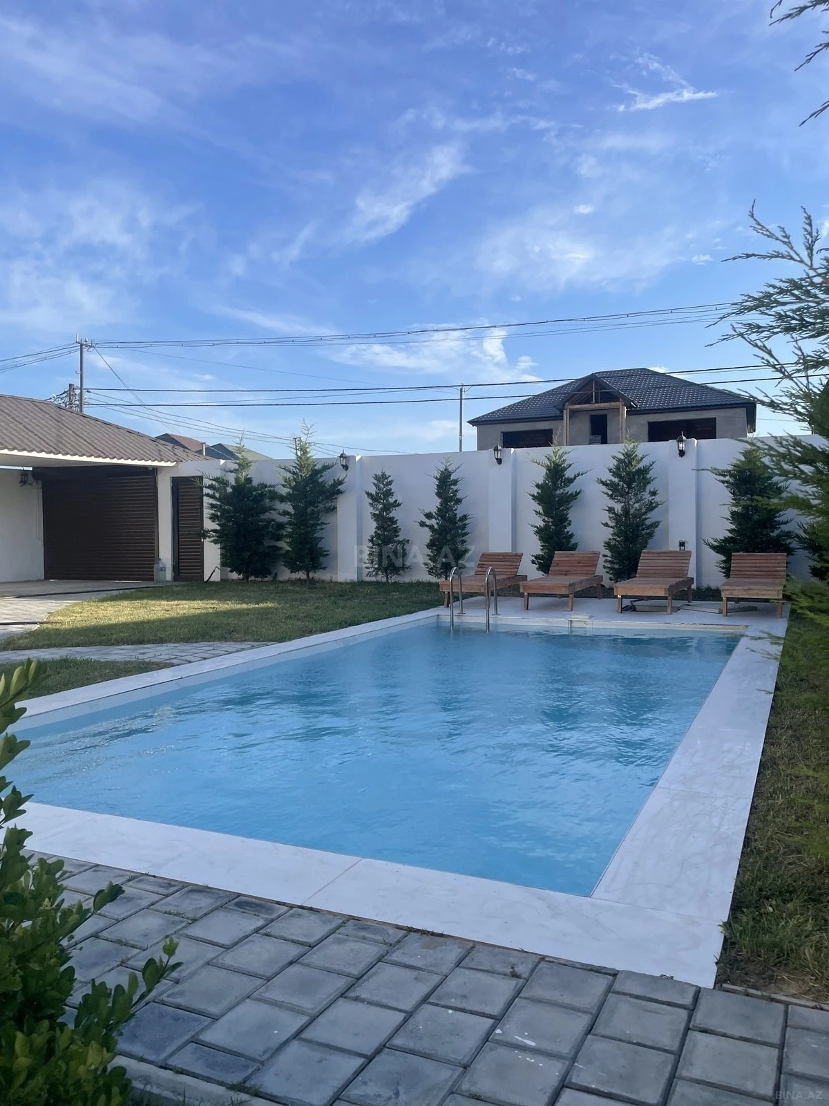 Kirayə verilir 6 otaqlı həyət evi 300 m²