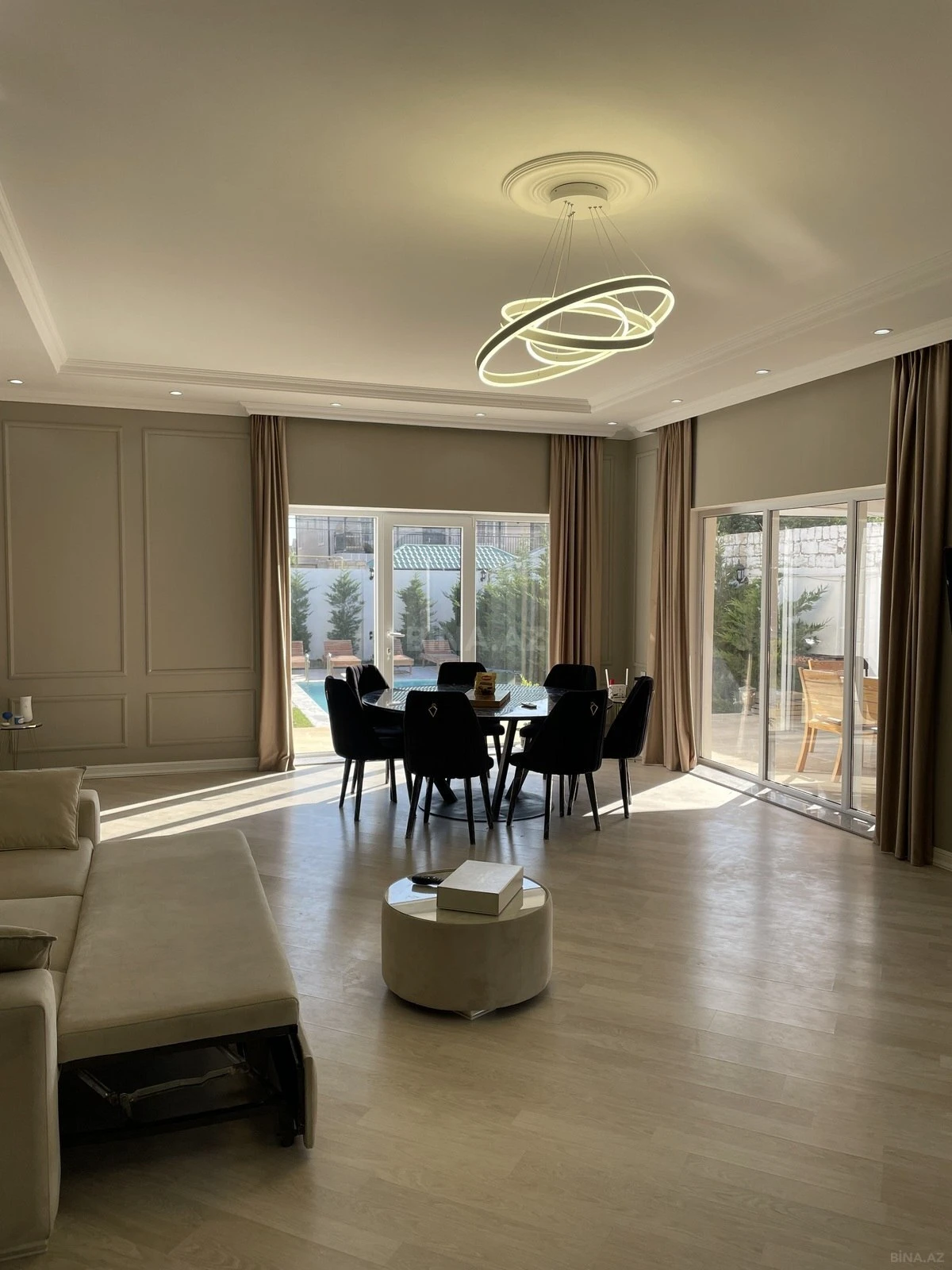 Kirayə verilir 6 otaqlı həyət evi 300 m²