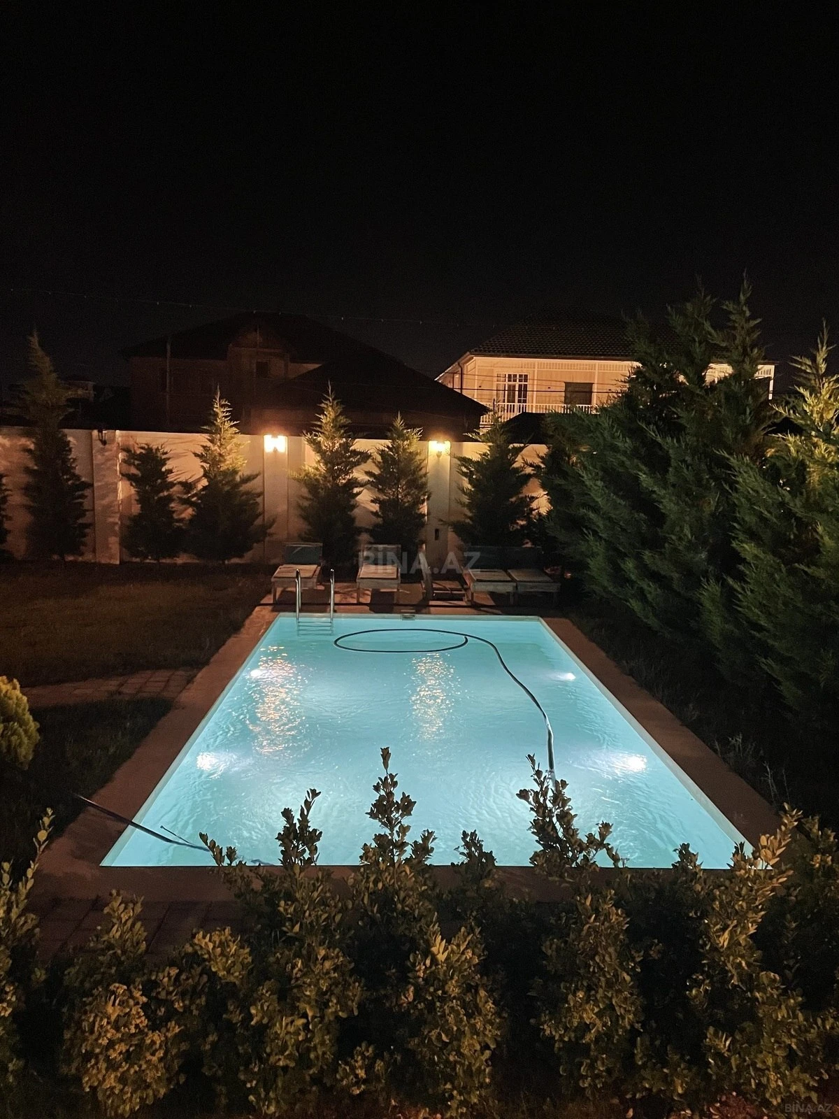 Kirayə verilir 6 otaqlı həyət evi 300 m²