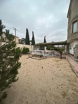 Satılır 10 otaqlı həyət evi 300 m²