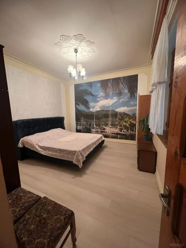 Satılır 10 otaqlı həyət evi 300 m²