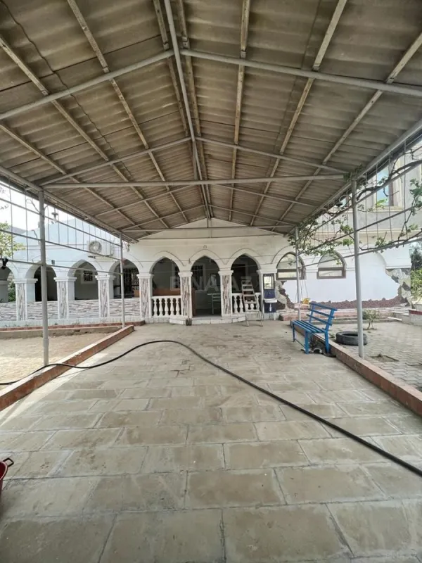 Satılır 10 otaqlı həyət evi 300 m²