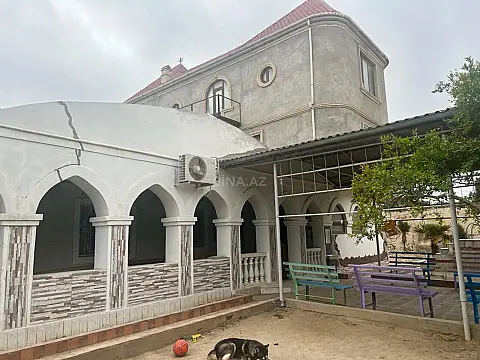 Satılır 10 otaqlı həyət evi 300 m²