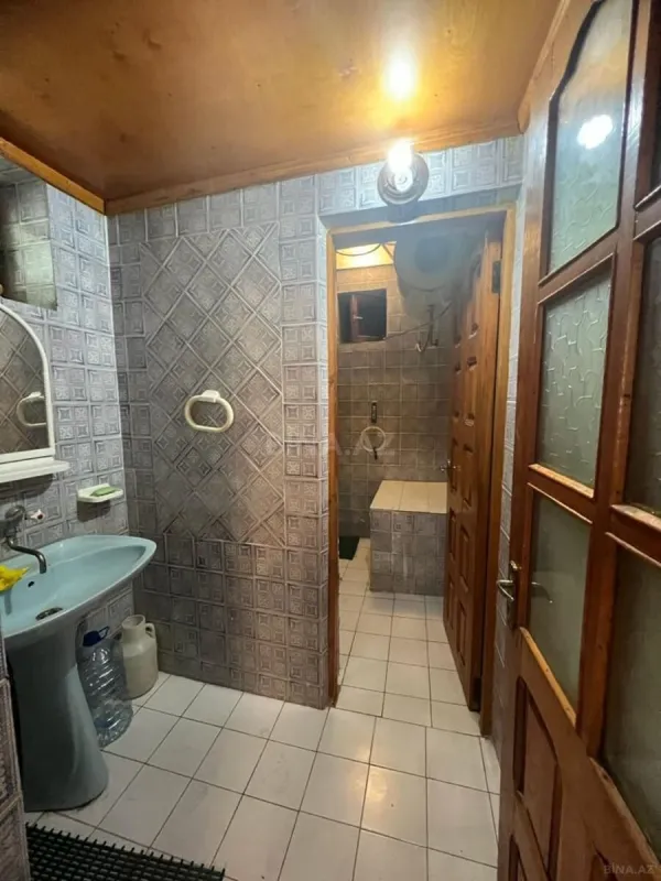 Satılır 10 otaqlı həyət evi 300 m²