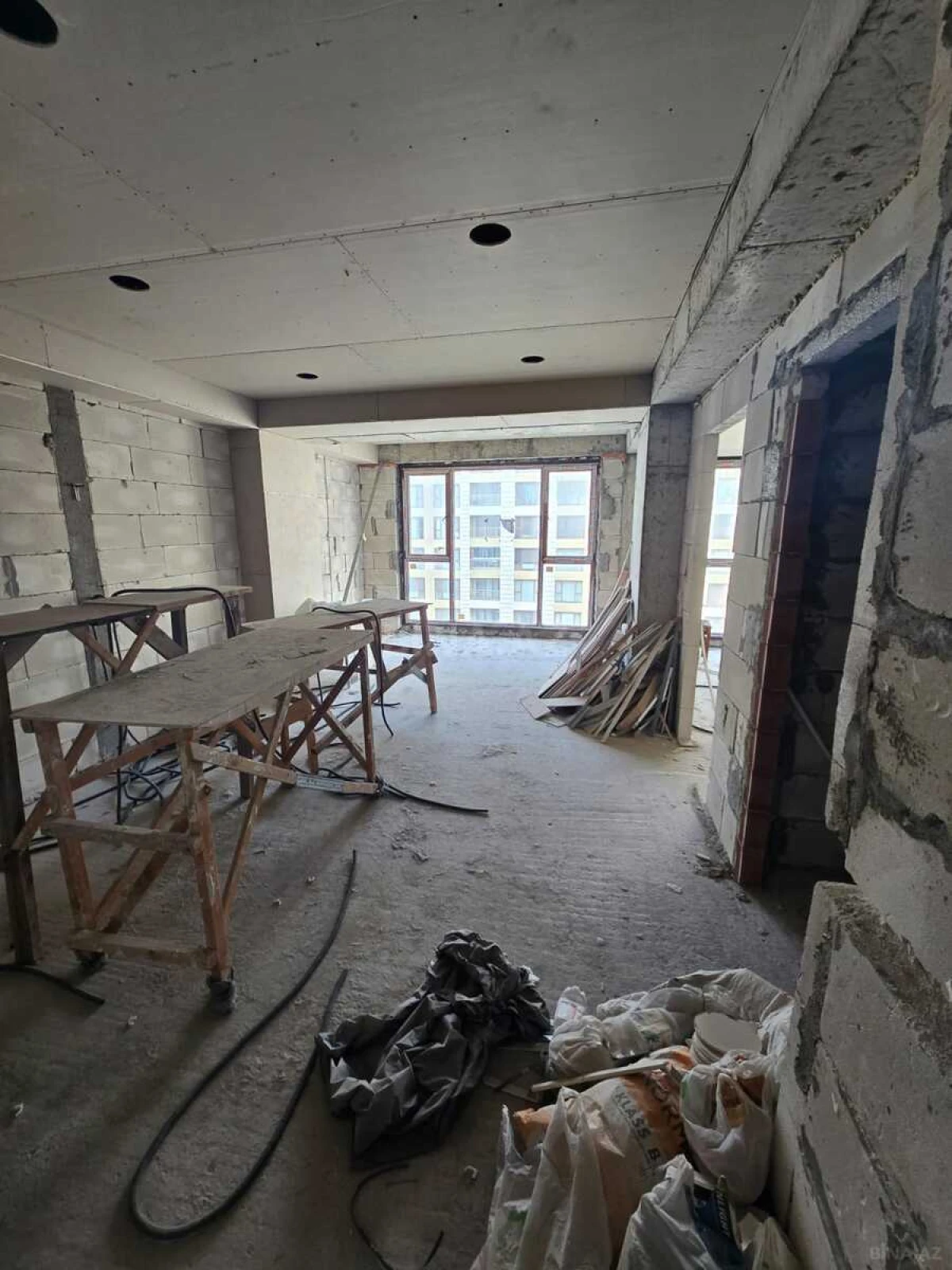 Satılır 2 otaqlı mənzil 105 m²