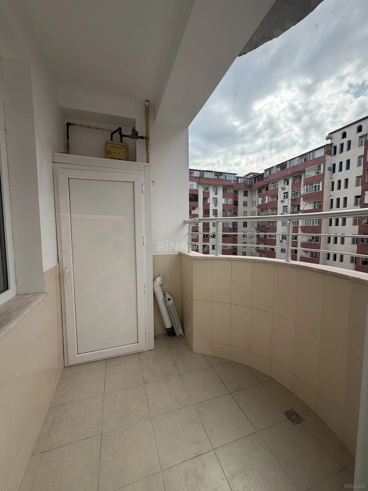 Satılır 3 otaqlı mənzil 113 m²