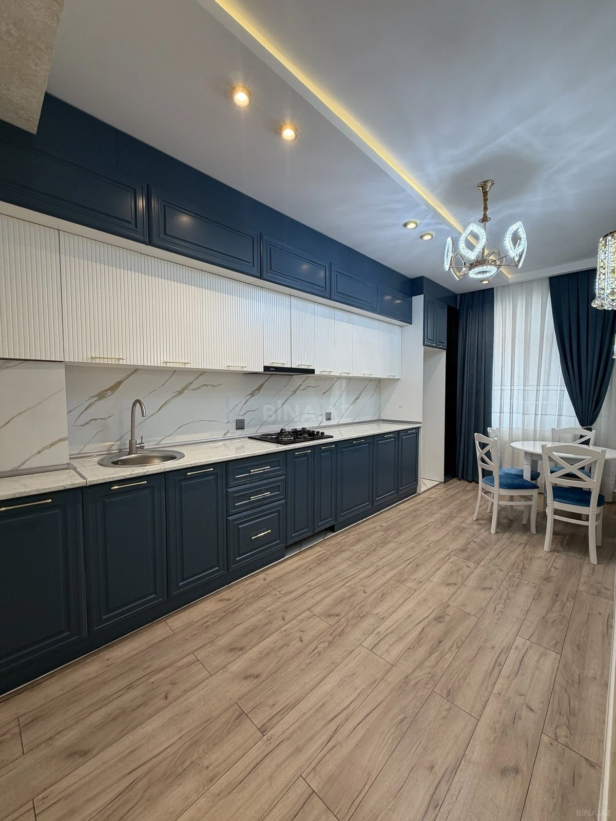 Satılır 3 otaqlı mənzil 113 m²
