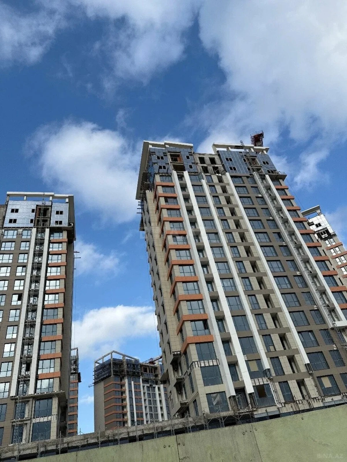 Satılır 3 otaqlı mənzil 106 m²