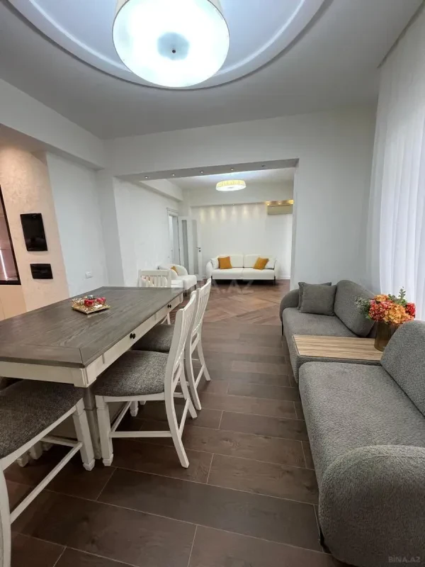 Satılır 3 otaqlı mənzil 110 m²