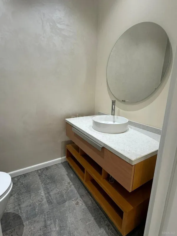 Kirayə verilir 3 otaqlı mənzil 148 m²