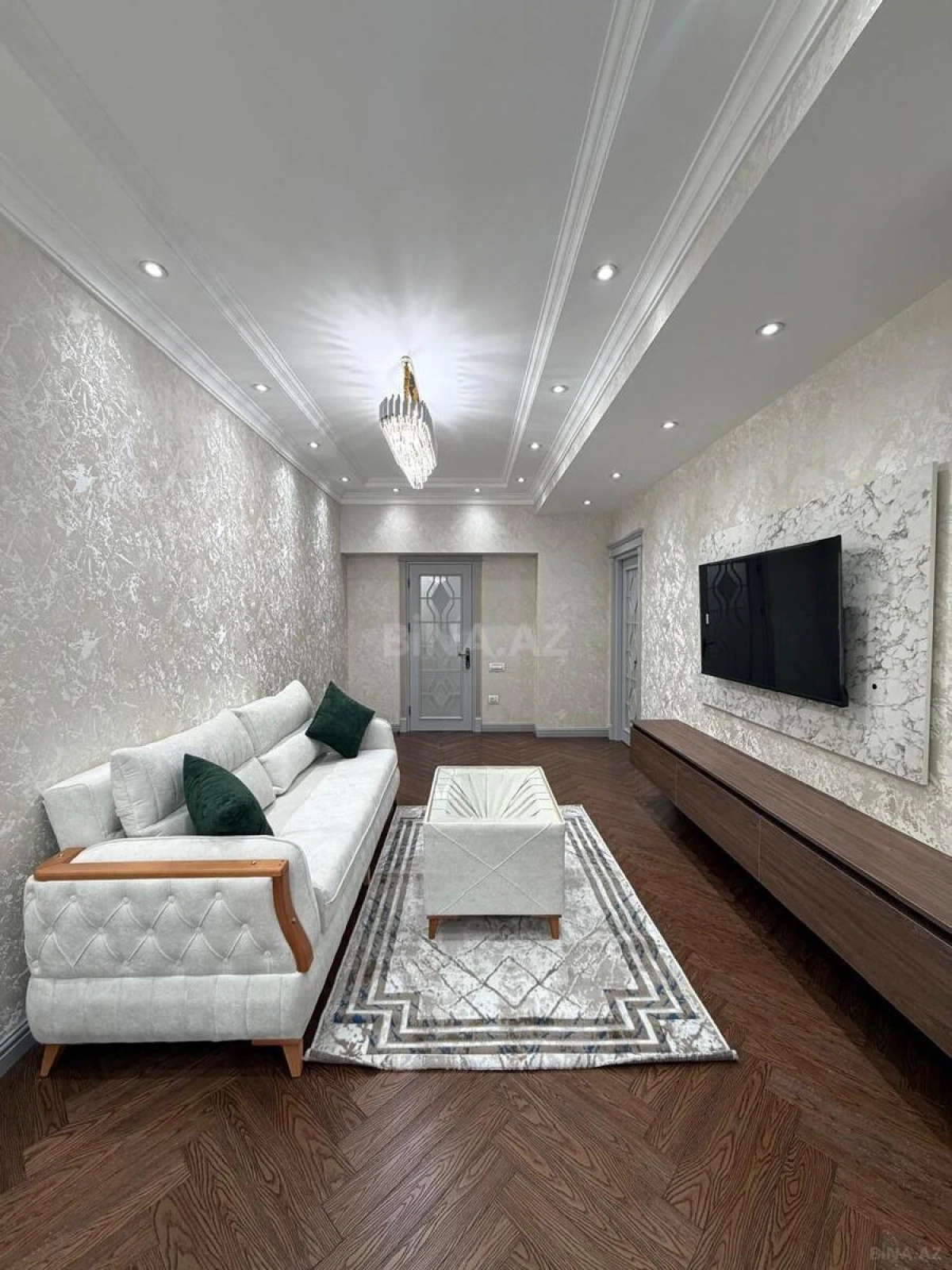 Kirayə verilir 2 otaqlı mənzil 90 m²