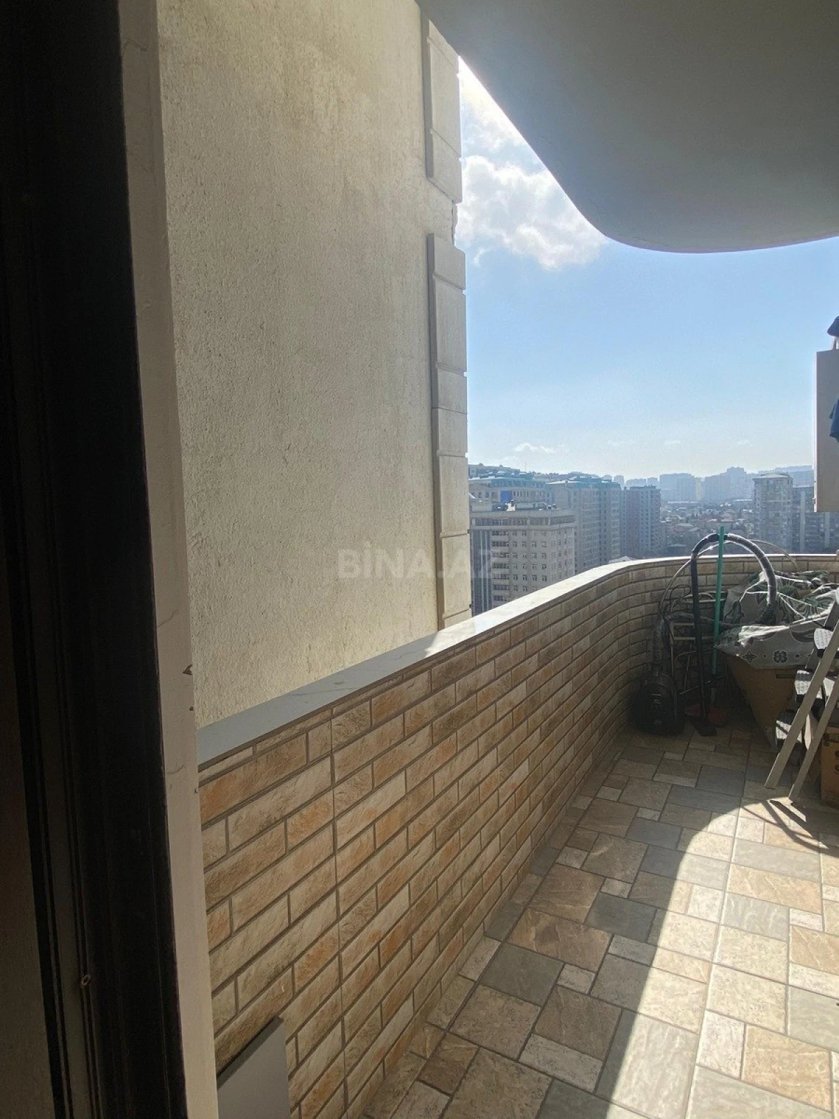 Satılır 2 otaqlı mənzil 67 m²