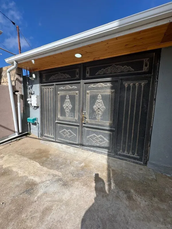 Satılır 4 otaqlı həyət evi 140 m²