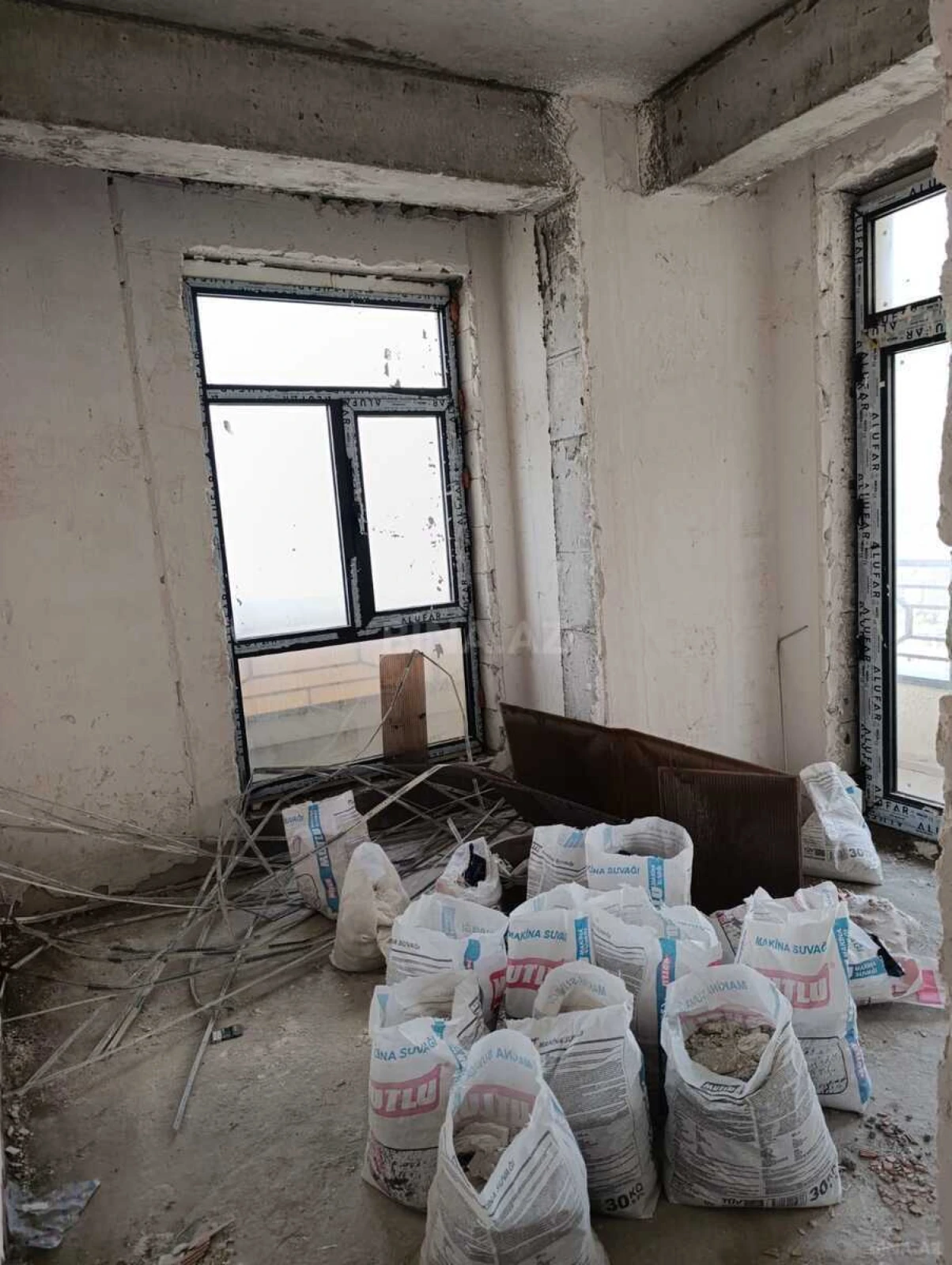 Satılır 3 otaqlı mənzil 125 m²