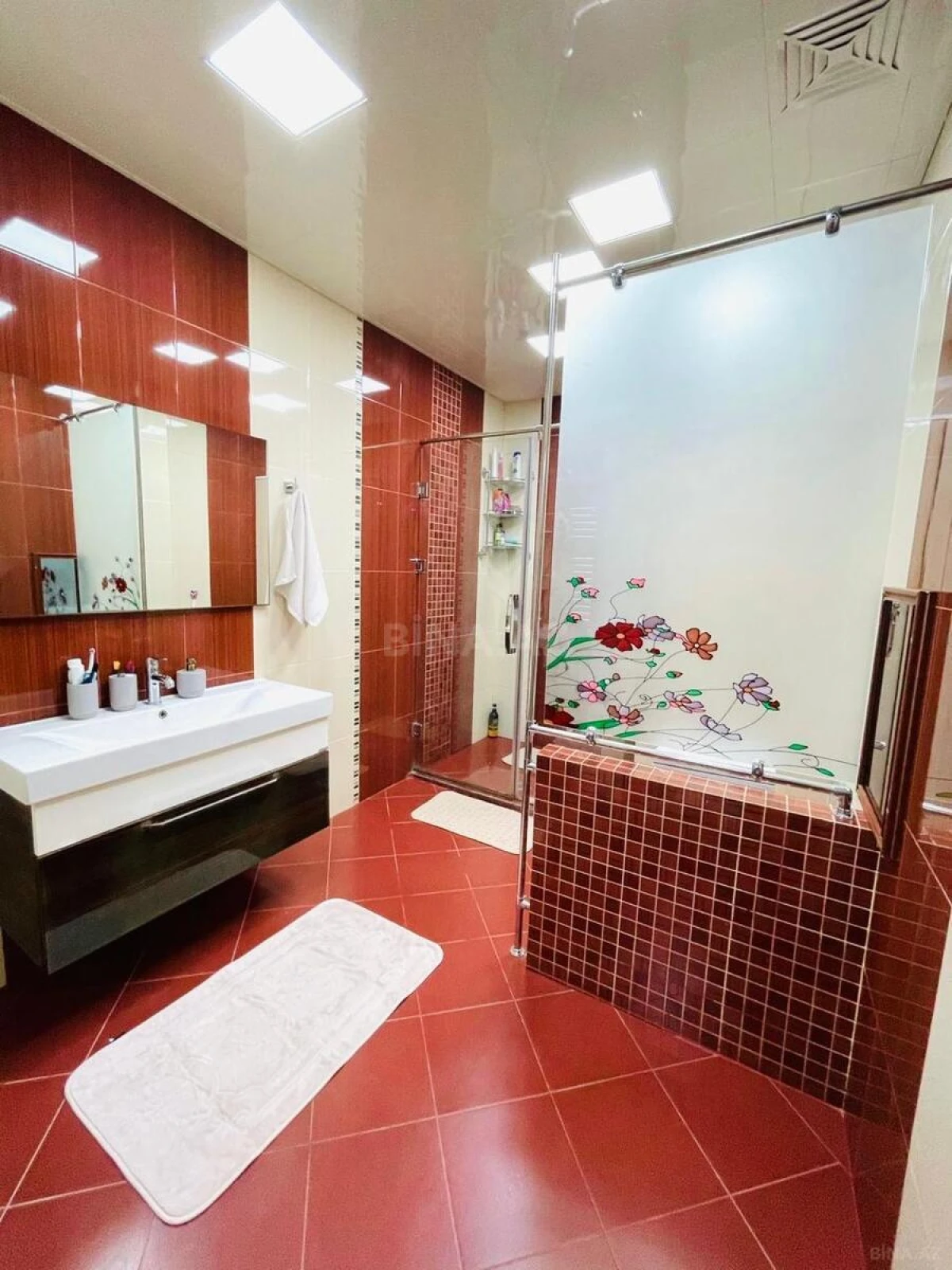 Satılır 4 otaqlı mənzil 230 m²