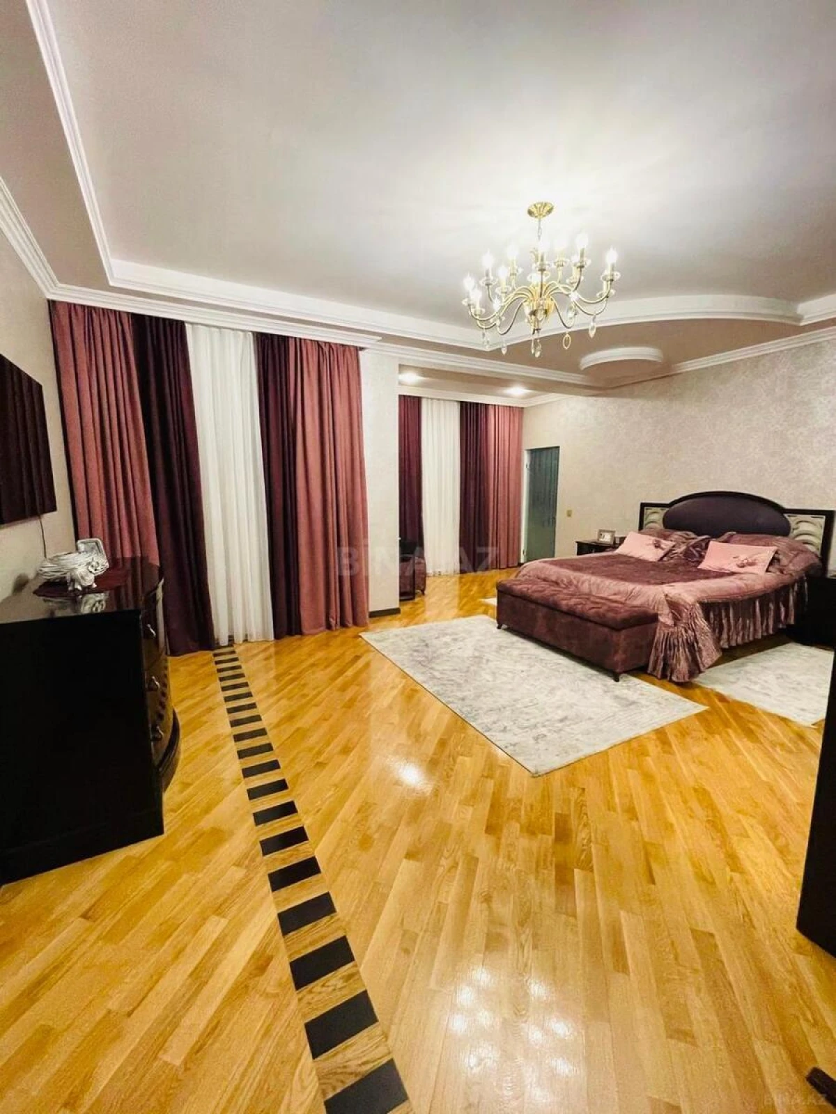 Satılır 4 otaqlı mənzil 230 m²