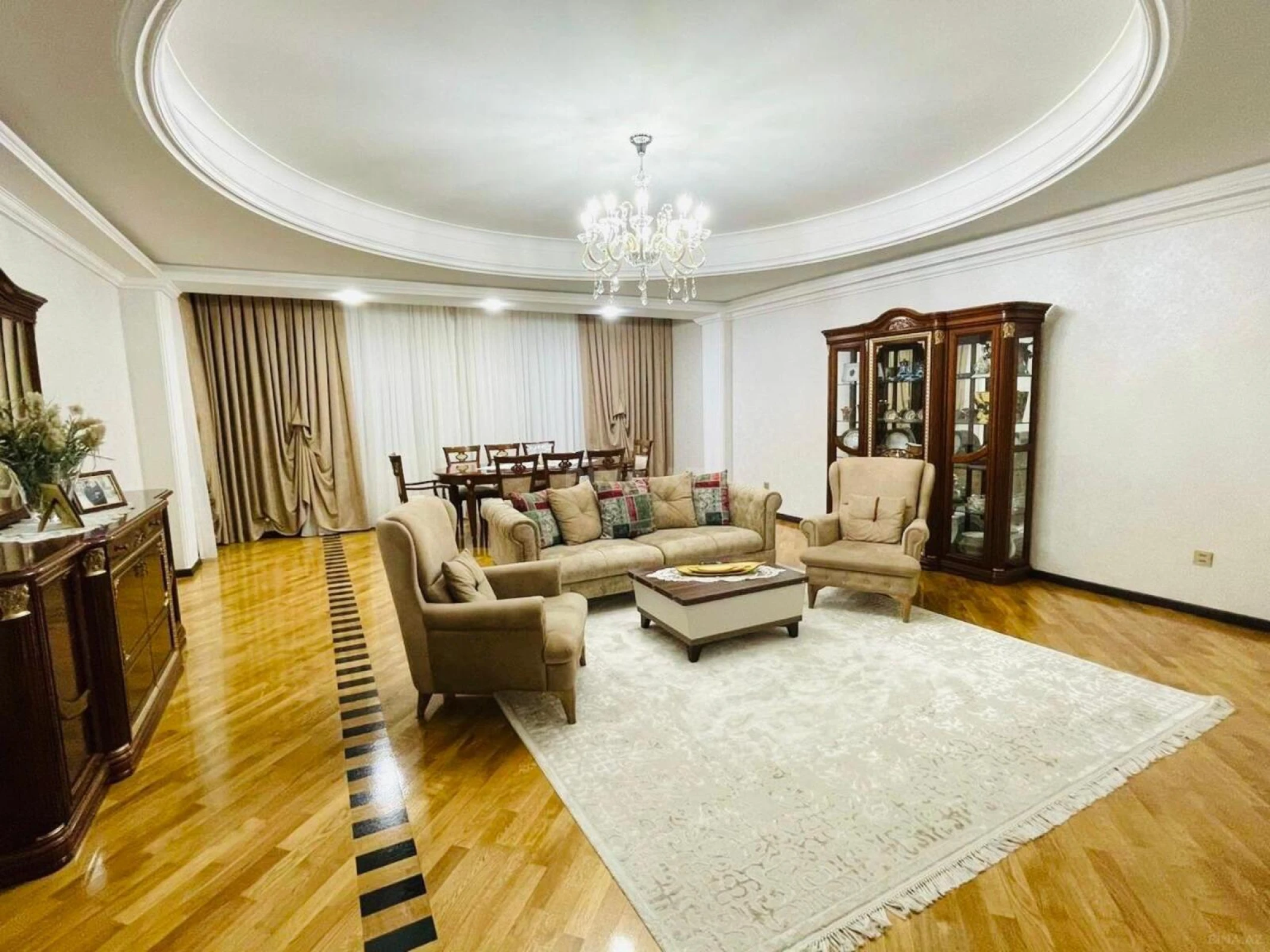 Satılır 4 otaqlı mənzil 230 m²