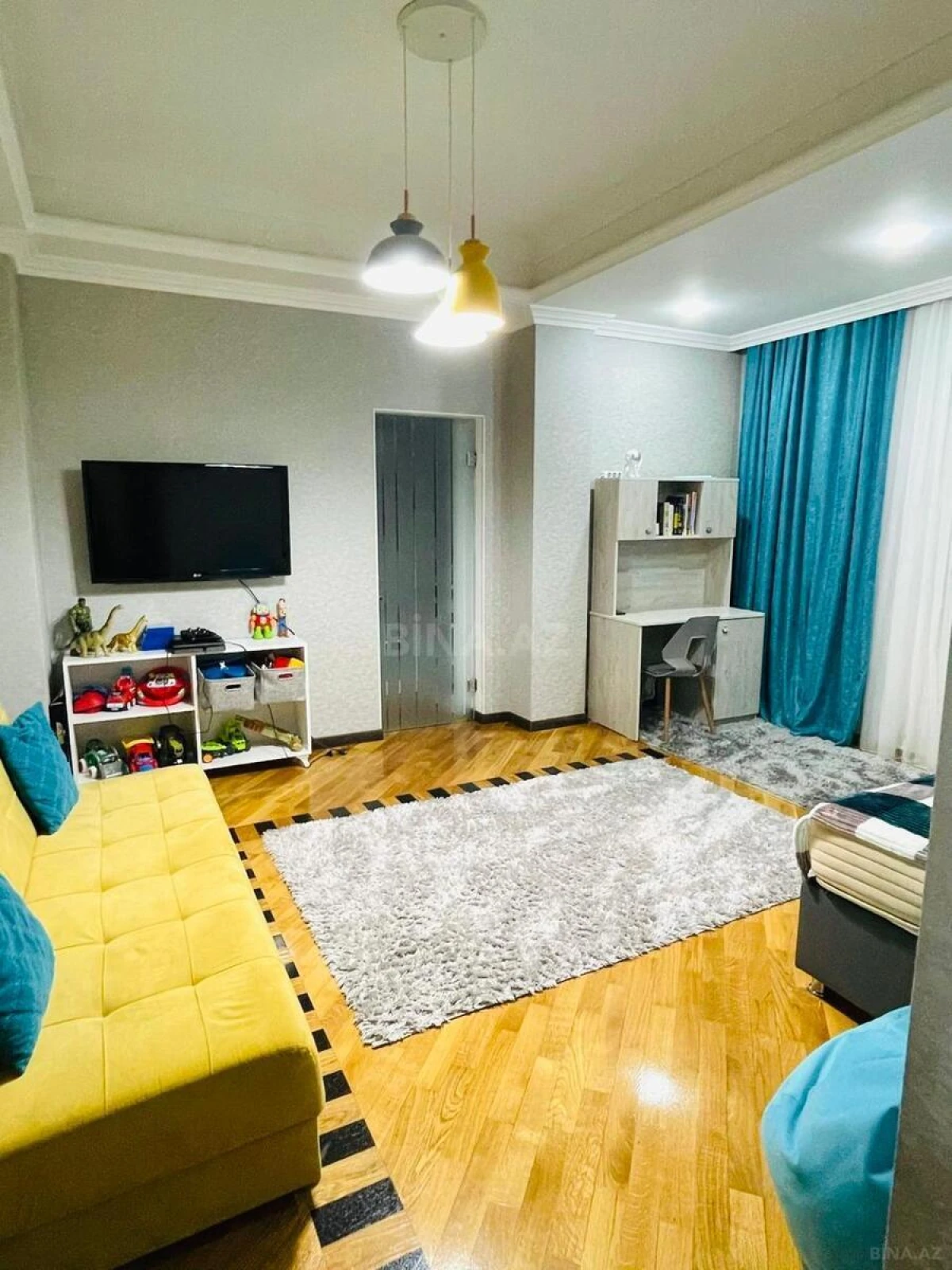 Satılır 4 otaqlı mənzil 230 m²