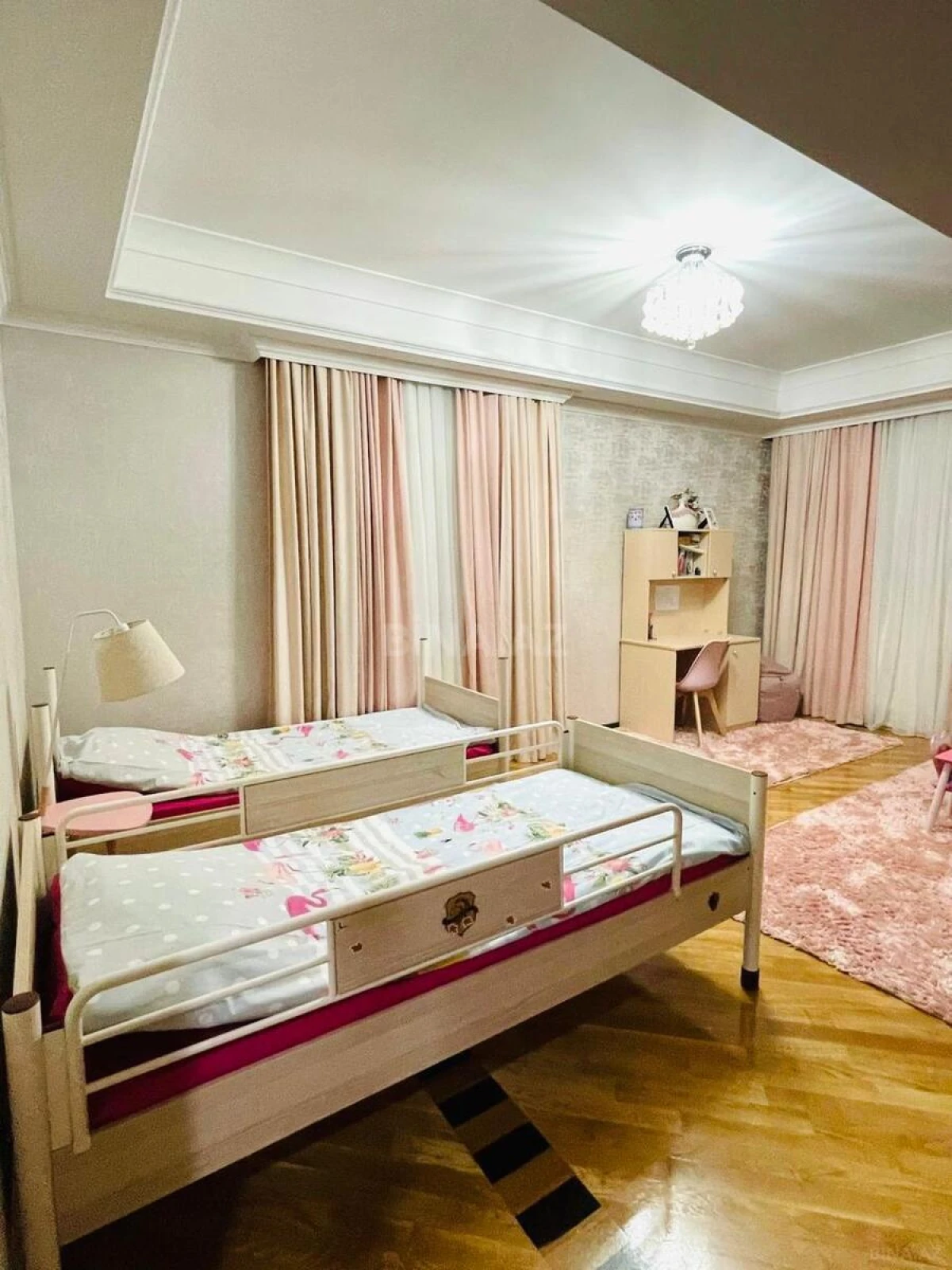 Satılır 4 otaqlı mənzil 230 m²