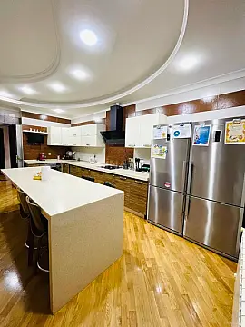 Satılır 4 otaqlı mənzil 230 m²