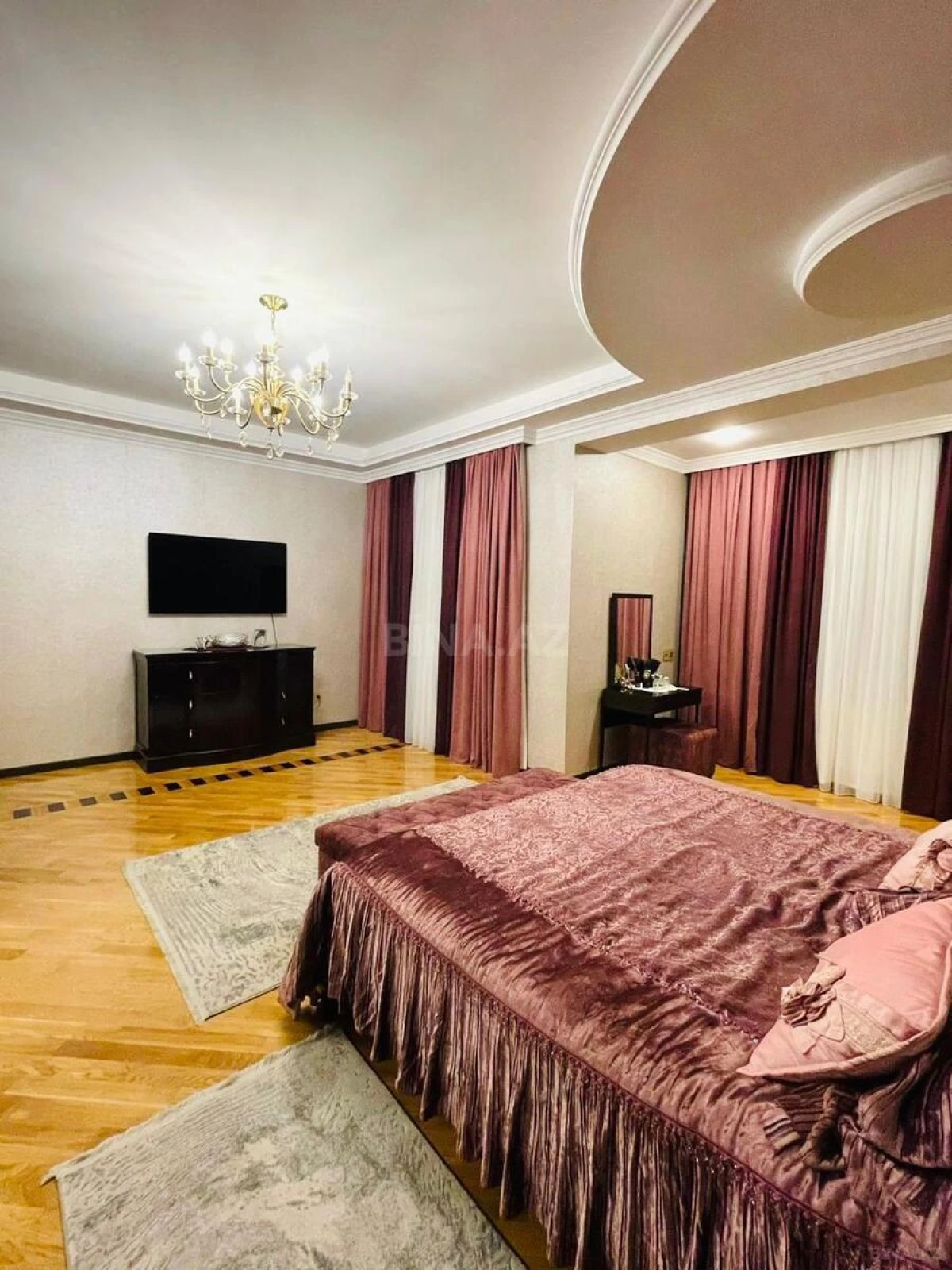 Satılır 4 otaqlı mənzil 230 m²