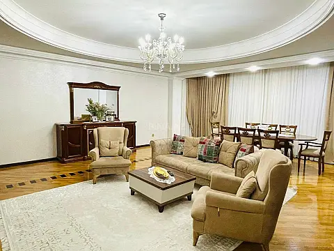 Satılır 4 otaqlı mənzil 230 m² — Bakı 4 otaq 230.00 m²