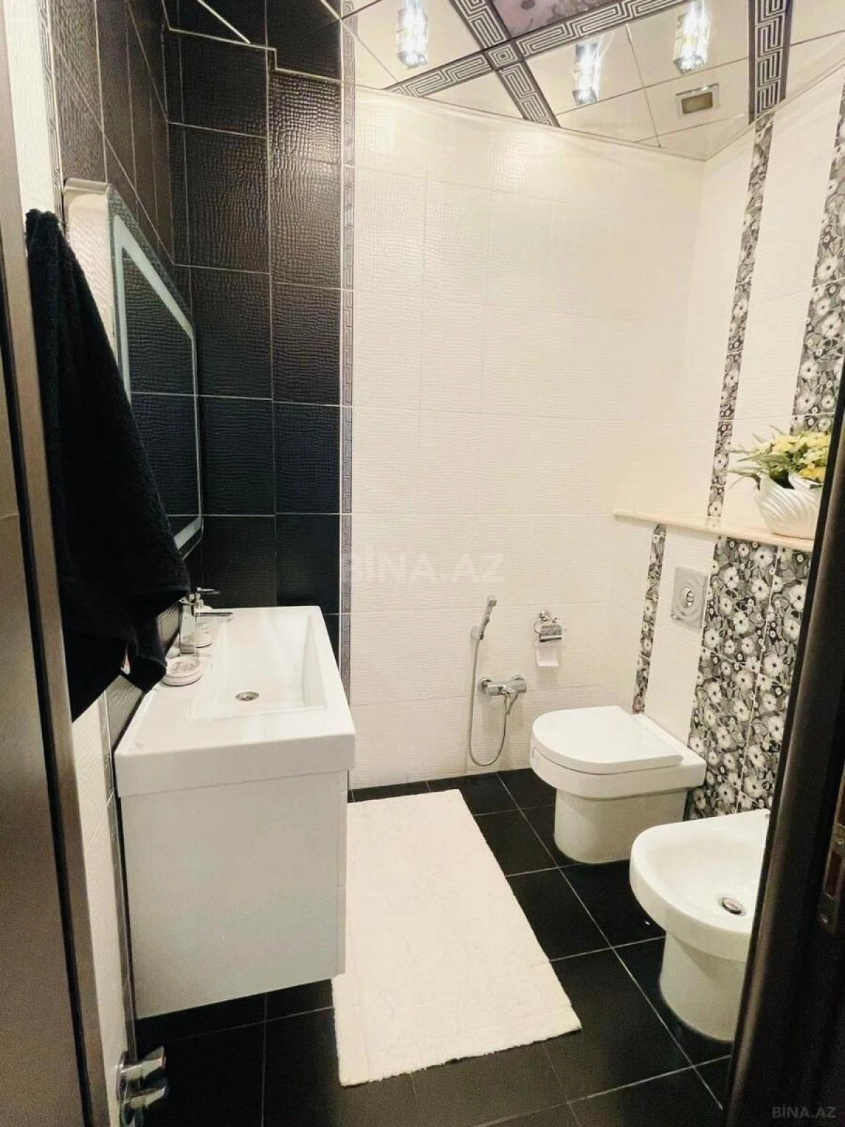 Satılır 4 otaqlı mənzil 230 m²
