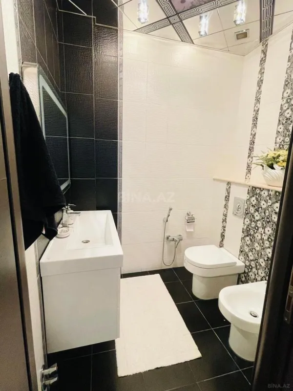 Satılır 4 otaqlı mənzil 230 m²