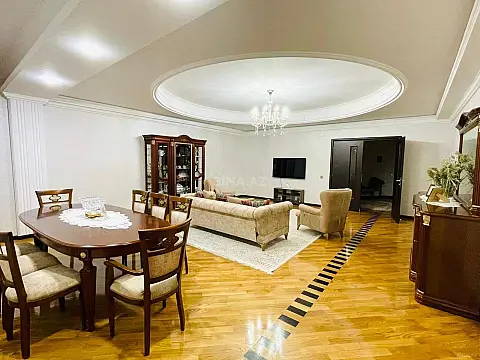 Satılır 4 otaqlı mənzil 230 m²