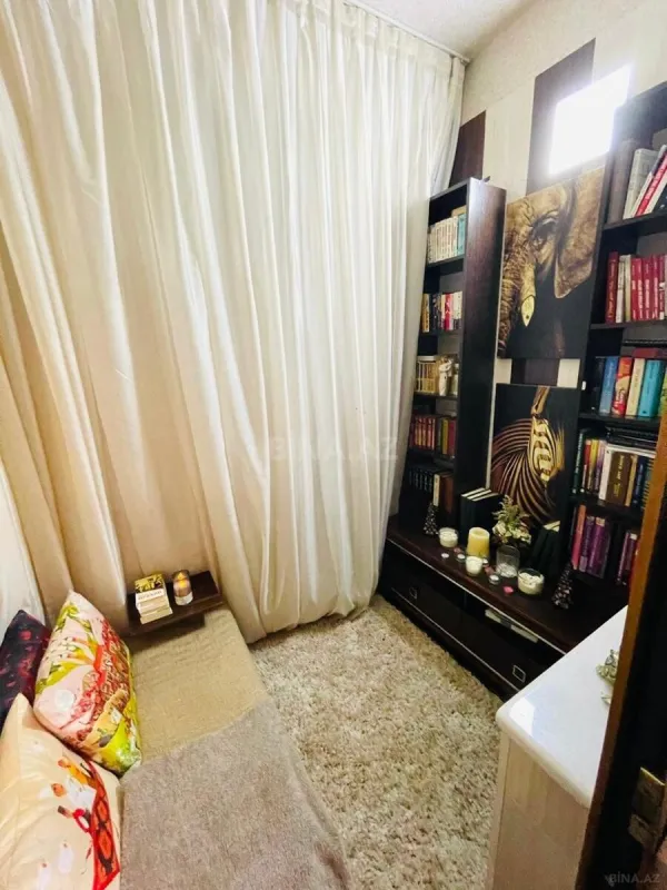 Satılır 4 otaqlı mənzil 230 m²
